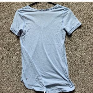 cute lulu tee! gently used!